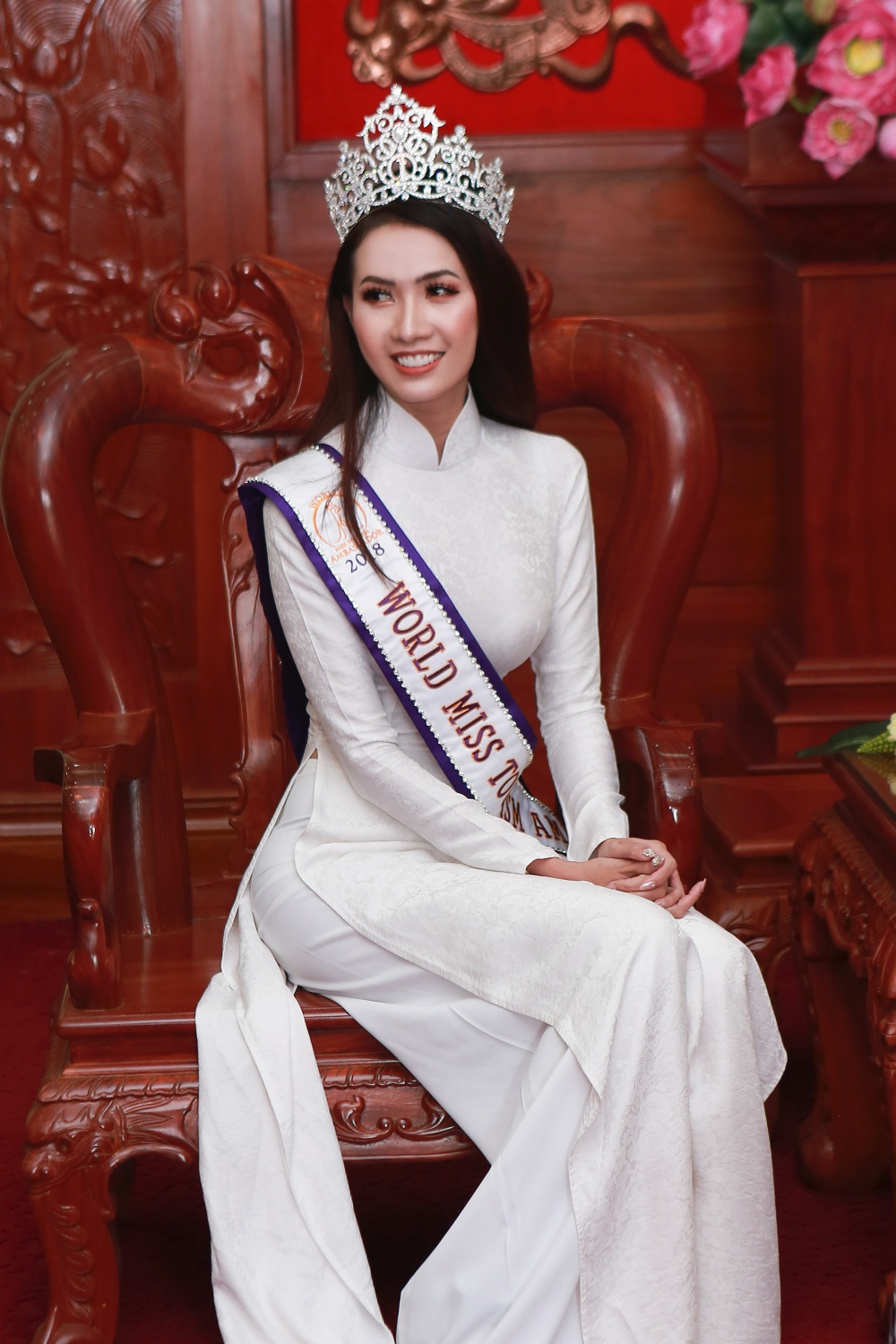 Phan Thị Mơ khoe vẻ đẹp vạn người mê trong chuyến thăm quê đầu tiên sau đăng quang Hoa hậu 3